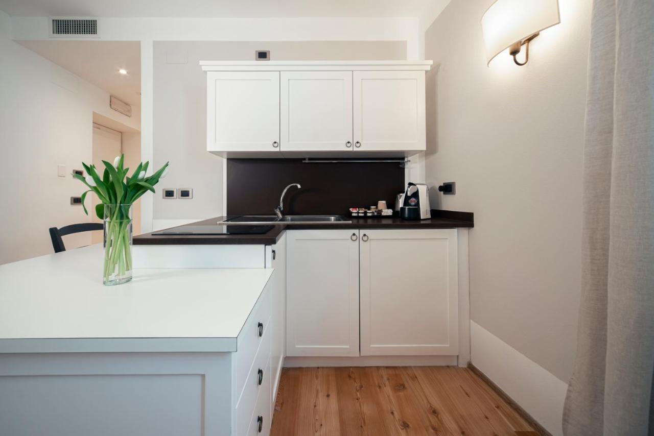 La Canonica Suite Apartments New Location 特伦托 外观 照片